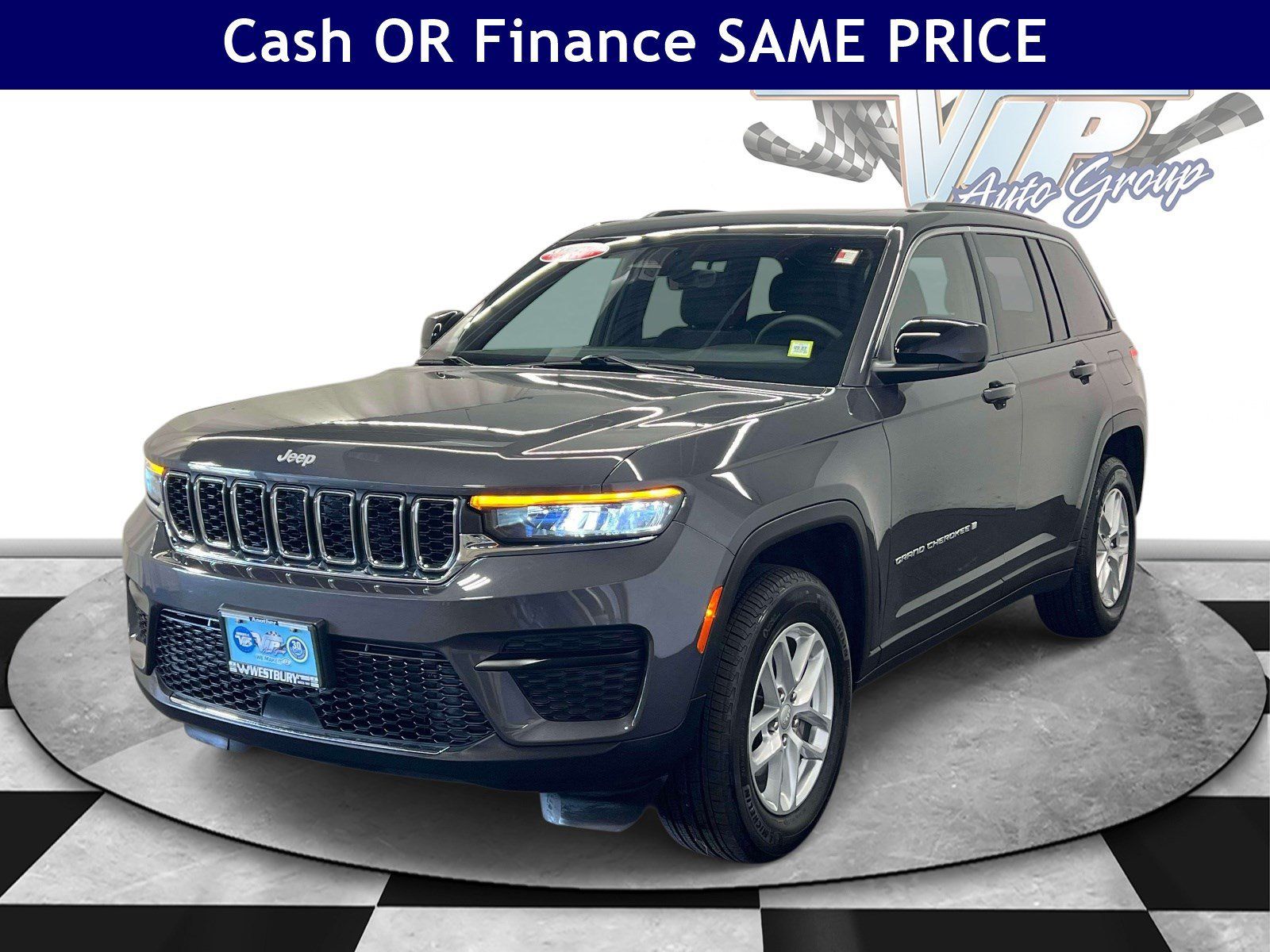 Certified 2025 Jeep Grand Cherokee Laredo X w/ Luxury Tech Group I AWD/4WD image 4