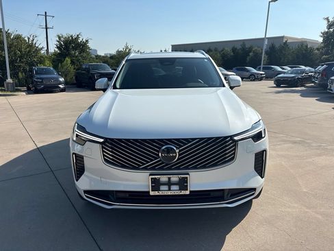 Used 2025 Volvo XC90 B5 Core AWD/4WD image 2