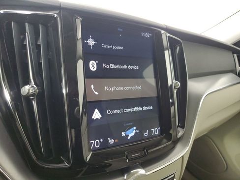 Used 2018 Volvo XC60 T5 Momentum w/ Vision Package image 30