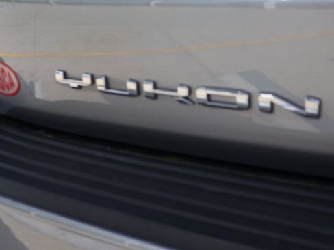 Used 2024 GMC Yukon XL AT4 w/ Technology Package image 7