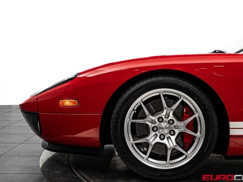 Used 2005 Ford GT image 14