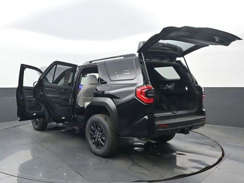 New 2026 Toyota 4Runner SR5 AWD/4WD image 3