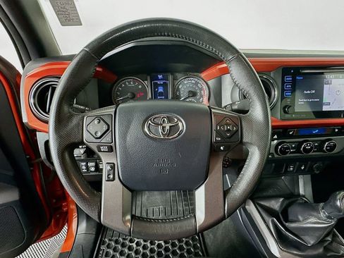 Used 2017 Toyota Tacoma TRD Off-Road image 12