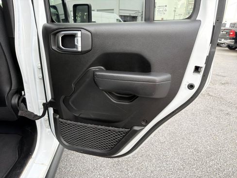 Used 2025 Jeep Wrangler Unlimited Rubicon AWD/4WD image 15