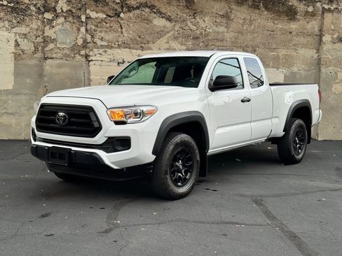 Used 2020 Toyota Tacoma SR w/ SX Package AWD/4WD image 8