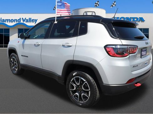 Used 2025 Jeep Compass Trailhawk AWD/4WD image 4