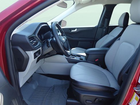 Used 2025 Ford Escape Platinum w/ Premium Technology Package AWD/4WD image 25