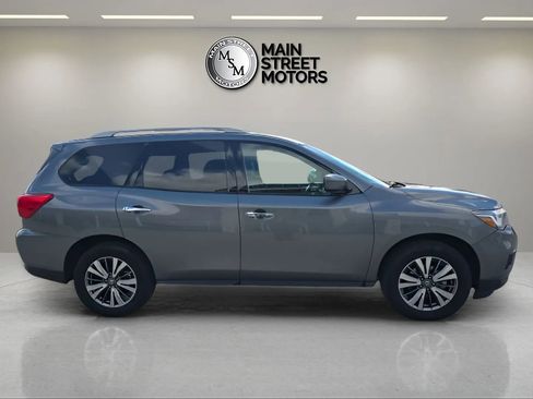 Used 2019 Nissan Pathfinder SV image 6