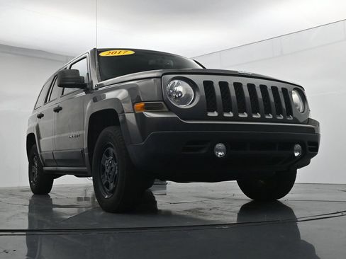 Used 2017 Jeep Patriot Sport AWD/4WD image 28