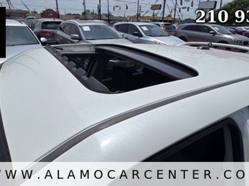 Used 2014 Nissan Juke SL FWD image 38