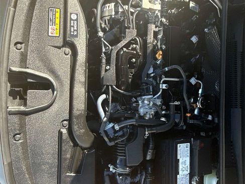 Used 2025 Toyota Corolla SE image 24