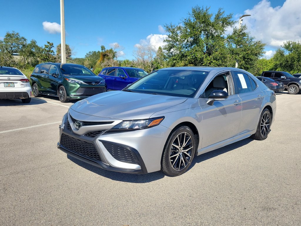 Used 2024 Toyota Camry SE w/ Convenience Package FWD image 32