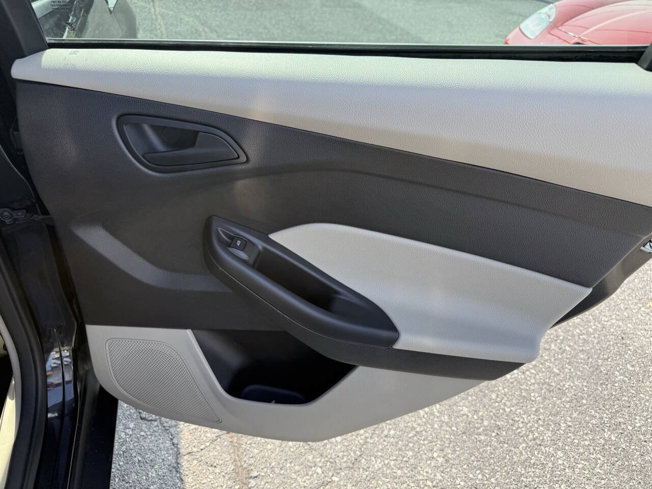 Used 2012 Ford Focus SE FWD image 17
