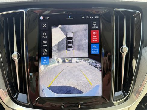 Certified 2025 Volvo S60 B5 Plus AWD/4WD image 22