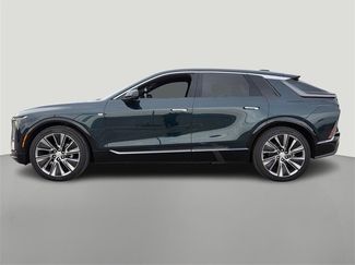 New 2025 Cadillac Lyriq Luxury video 2