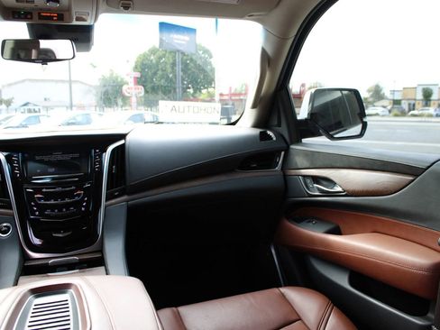 Used 2019 Cadillac Escalade Luxury image 36