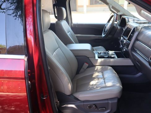 Used 2019 Ford Expedition Max XLT w/ Equipment Group 202A AWD/4WD image 24