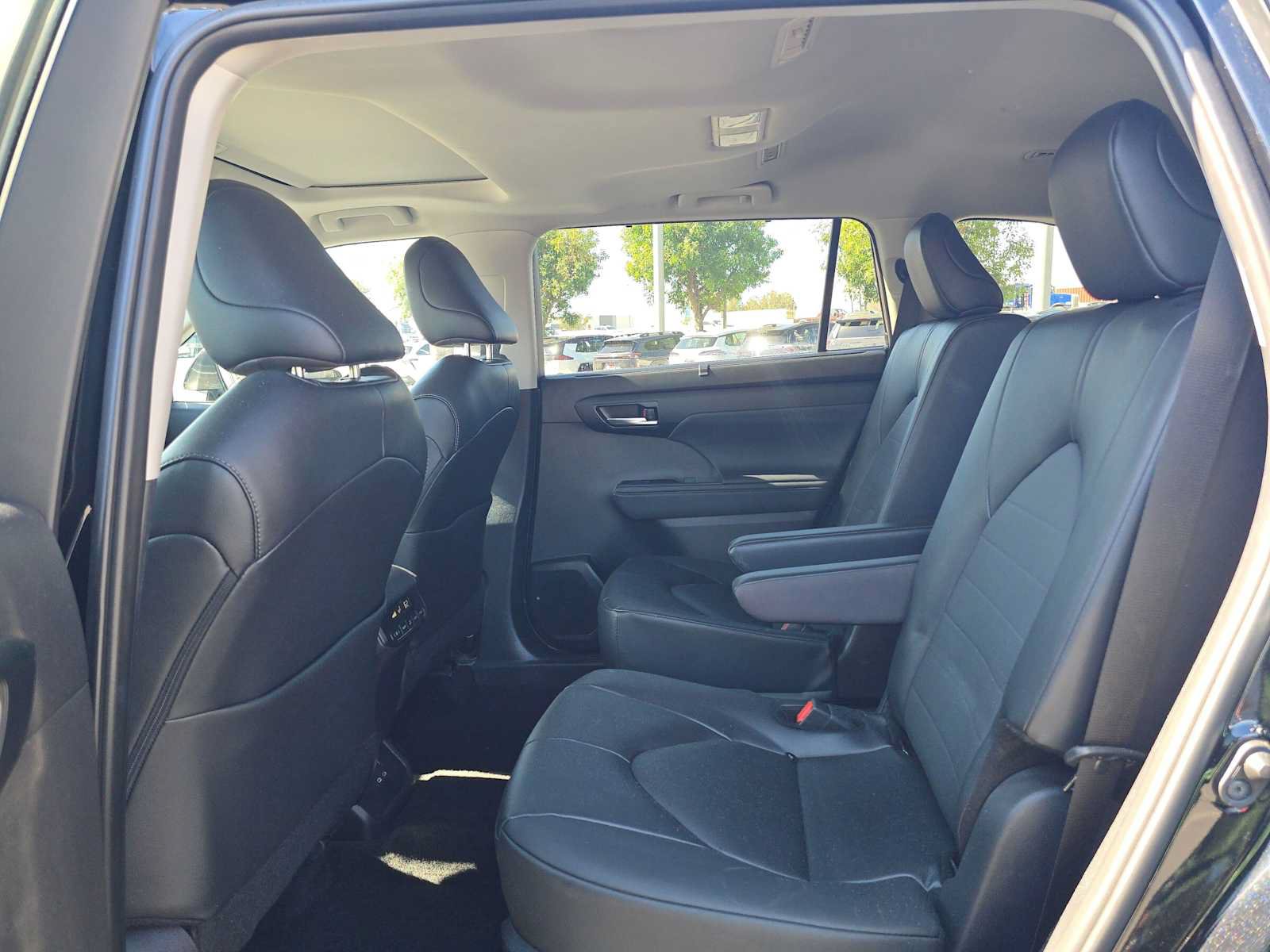 Certified 2025 Toyota Highlander XLE AWD/4WD image 18