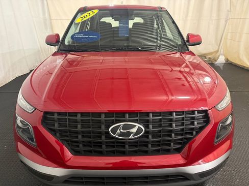 Certified 2023 Hyundai Venue SE image 3
