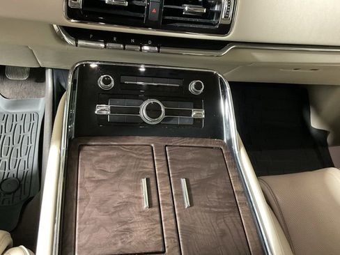 Used 2019 Lincoln Navigator L Reserve image 28
