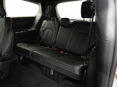 New 2026 Chrysler Pacifica Select FWD image 21