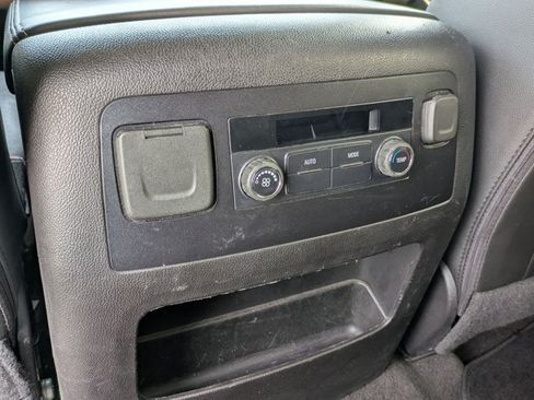 Used 2018 Chevrolet Suburban LT AWD/4WD image 17
