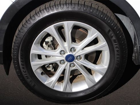 Certified 2018 Ford Escape SE image 14