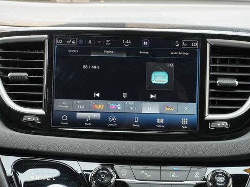 Used 2026 Chrysler Pacifica Select FWD image 28
