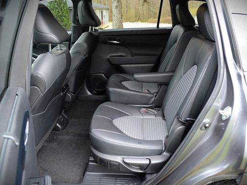 Used 2023 Toyota Highlander XSE image 14