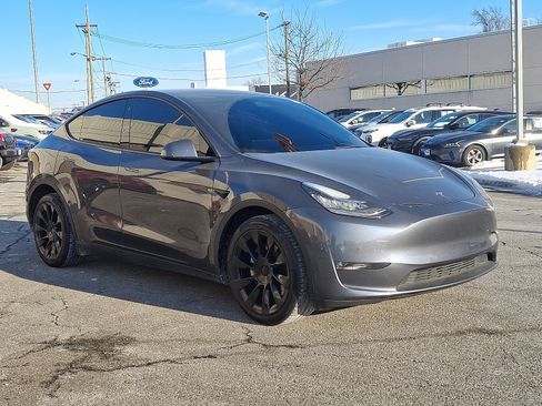 Used 2022 Tesla Model Y Long Range image 3