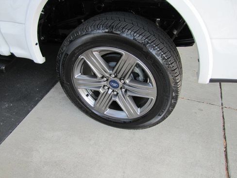 Used 2020 Ford F150 Lariat w/ Equipment Group 502A Luxury AWD/4WD image 32