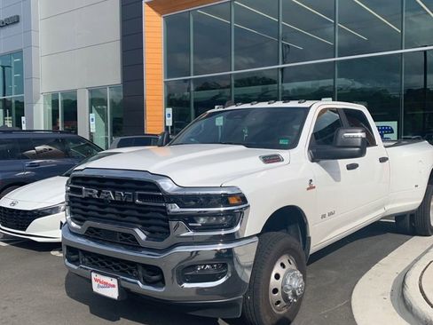 Used 2025 RAM 3500 Big Horn AWD/4WD image 3