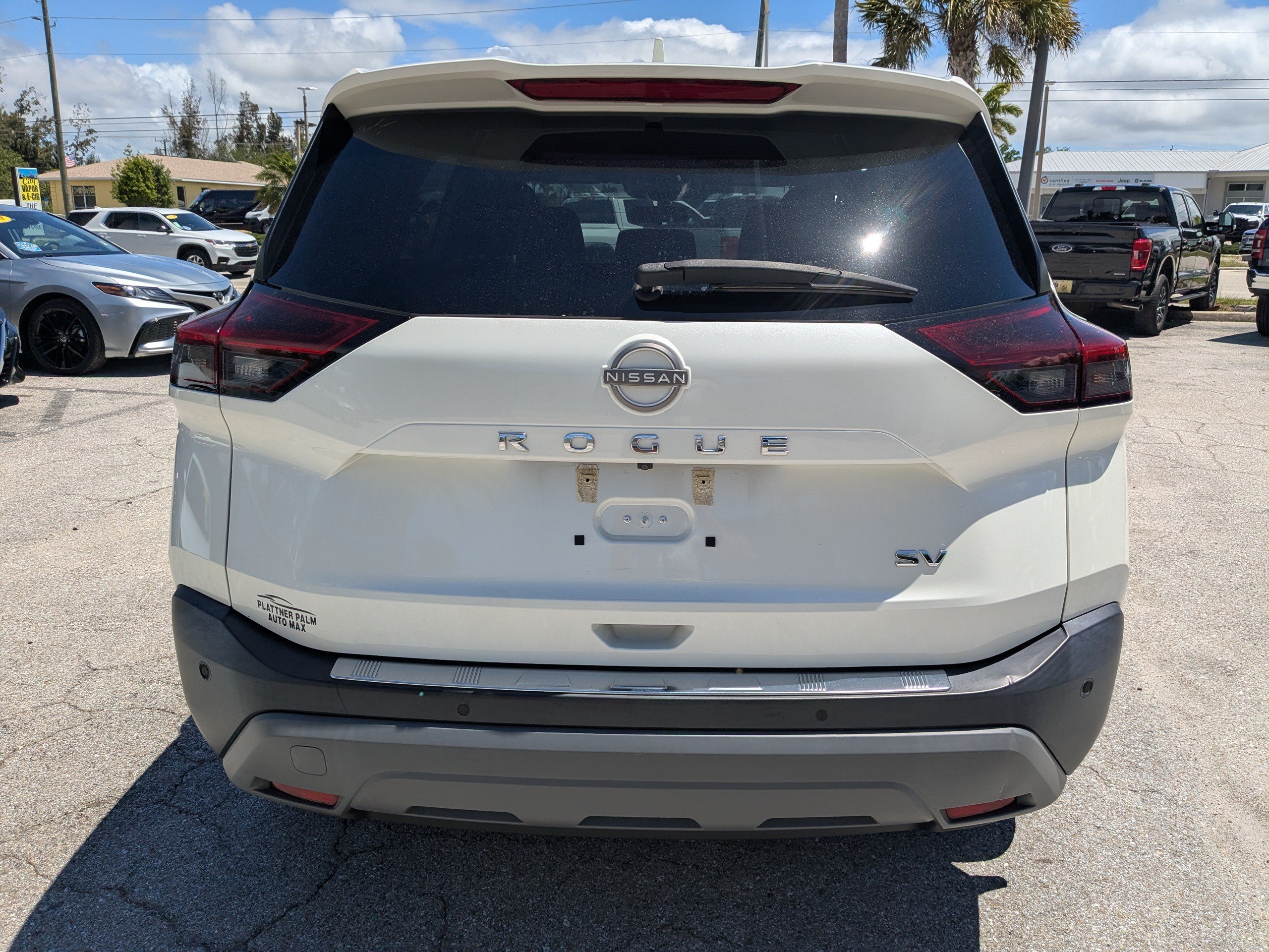 Used 2023 Nissan Rogue SV FWD image 5