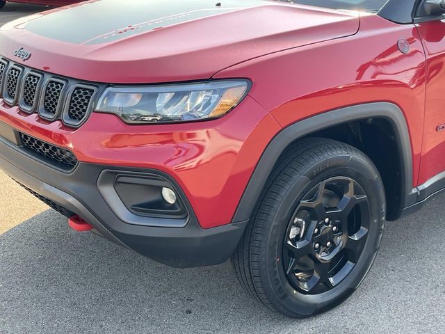 Used 2024 Jeep Compass Trailhawk AWD/4WD image 11