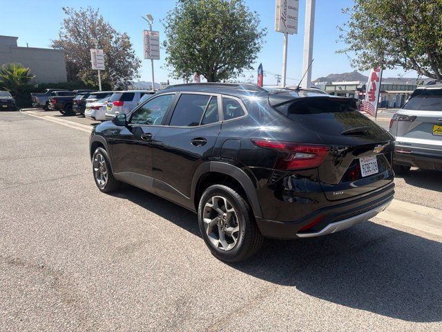 Used 2026 Chevrolet Trax LT FWD image 8