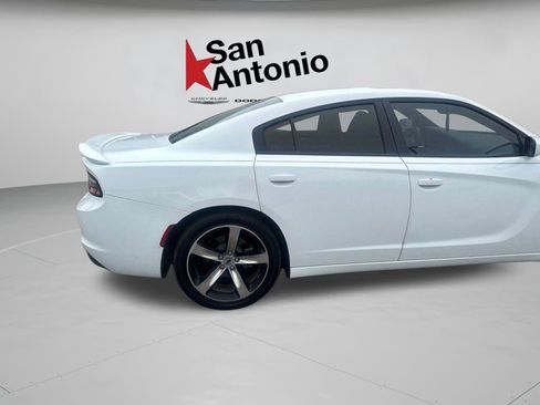 Used 2017 Dodge Charger SE w/ Power Sunroof Group RWD image 21