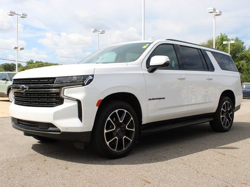 Certified 2022 Chevrolet Suburban RST w/ Luxury Package AWD/4WD image 7
