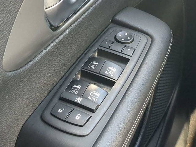 Certified 2025 Chrysler Pacifica Select FWD image 27