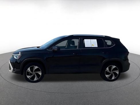 Used 2025 Volkswagen Taos SE AWD/4WD image 7