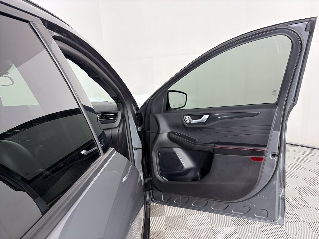 Certified 2024 Ford Escape ST-Line AWD/4WD image 30
