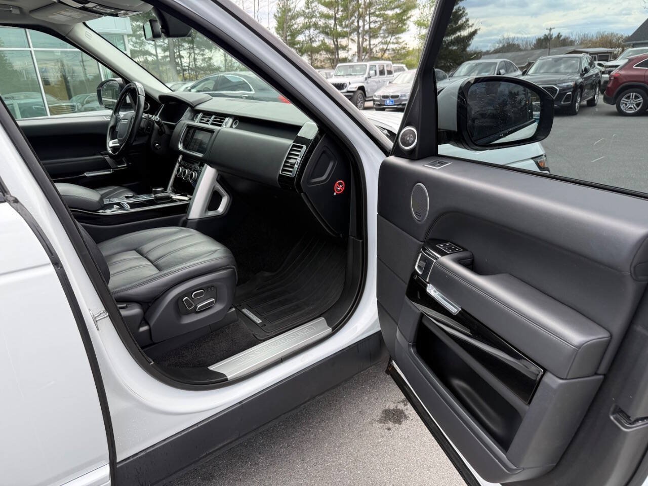 Used 2015 Land Rover Range Rover HSE AWD/4WD image 8