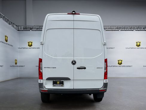 Used 2023 Mercedes-Benz Sprinter 2500 image 4