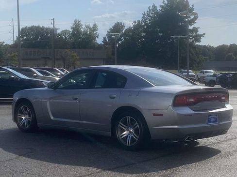 Used 2013 Dodge Charger SE RWD image 5