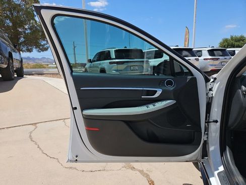 Used 2022 Hyundai Sonata Limited FWD image 11