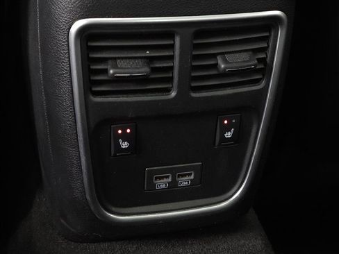 Used 2016 Chrysler 300 C Platinum w/ Safetytec Plus Group image 31