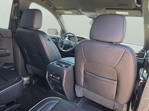 Used 2025 GMC Acadia Denali FWD image 12
