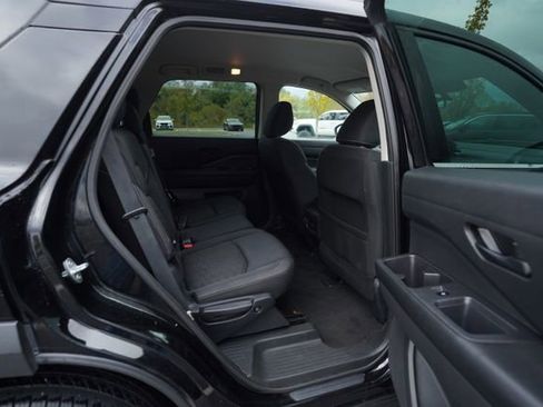 Used 2023 Nissan Pathfinder SV image 22