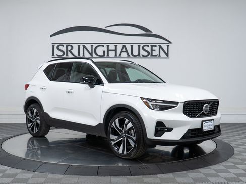Used 2023 Volvo XC40 B5 Ultimate w/ Protection Package Premier AWD/4WD image 3