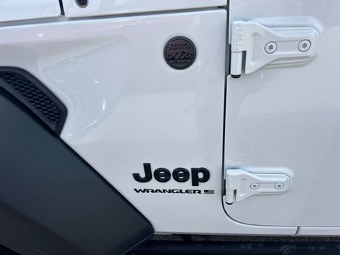 Used 2025 Jeep Wrangler Sport image 46
