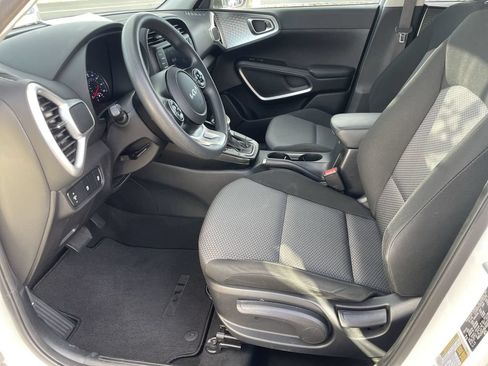Used 2022 Kia Soul LX FWD image 8